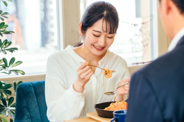 婚活で会話が続かないあなたへ！聞き上手になって魅力的な相手に変わろう