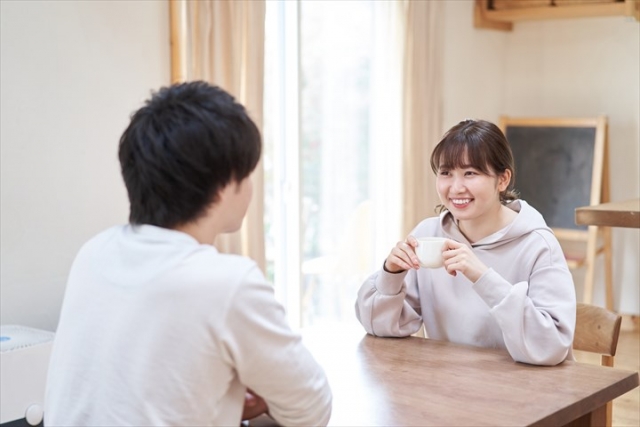 夫婦の会話のイメージ画像